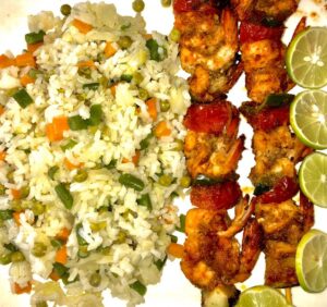 Brochette de crevettes avec Riz aux légumes