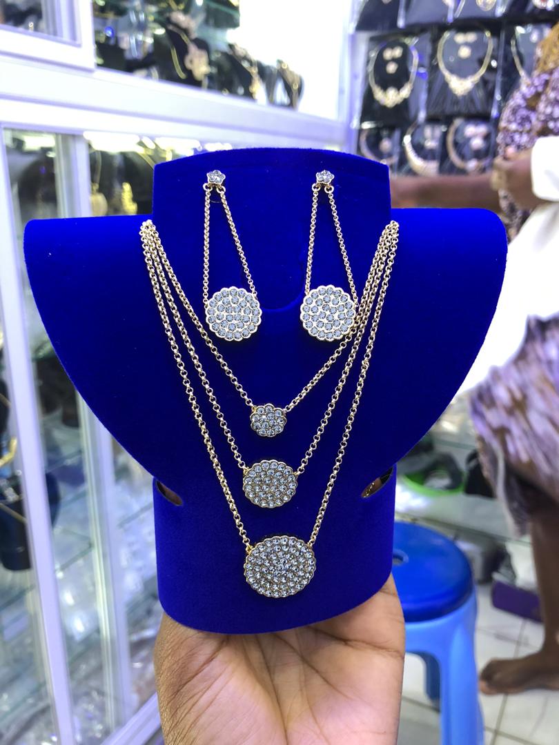 Collier 3 médailles rond