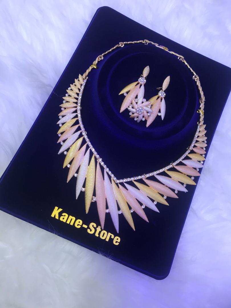 Collier Design pointu