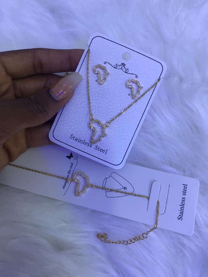 Collier avec boucles d'oreilles médailles Afrique