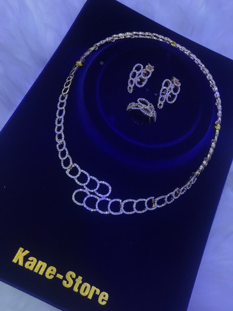 Collier en forme cerceau