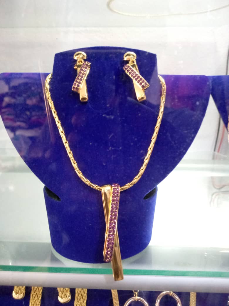 Collier en médaille croix