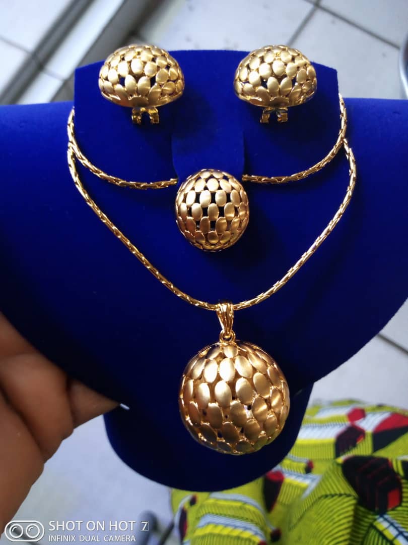 Collier en médaille rond