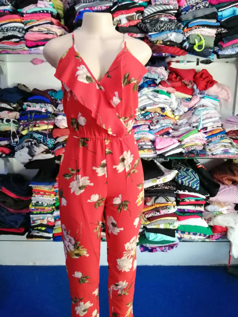 Combinaison rouge fleurie