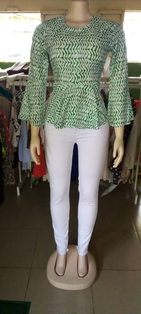 Complet pantalon blanc et corsage