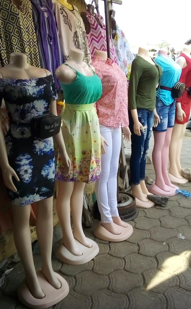 Différentes variétés de robe,corsage,pantalon