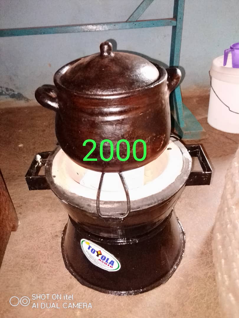 Fourneau et casserole en argile.