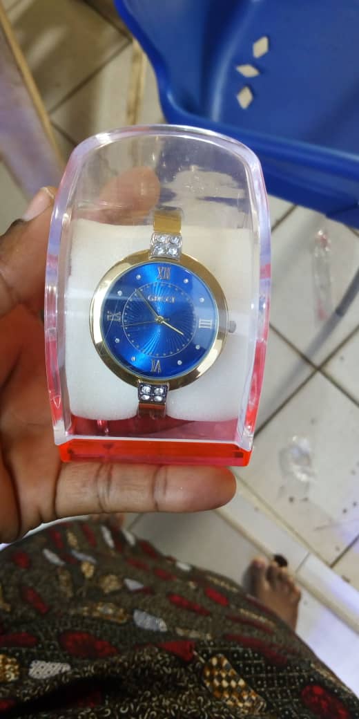Montre pour femme marque Guest