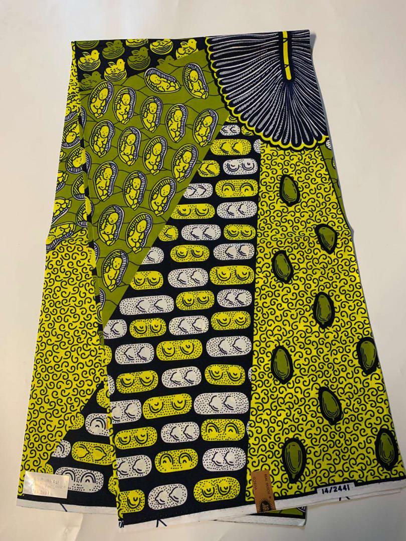 Pagne avec plusieurs motif jaune dominant