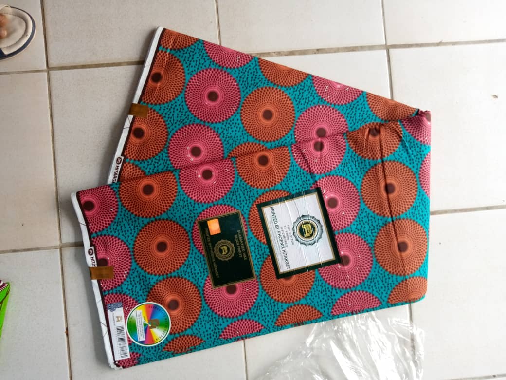 Pagne hitarget motif rond pointillé bleu orange rosé