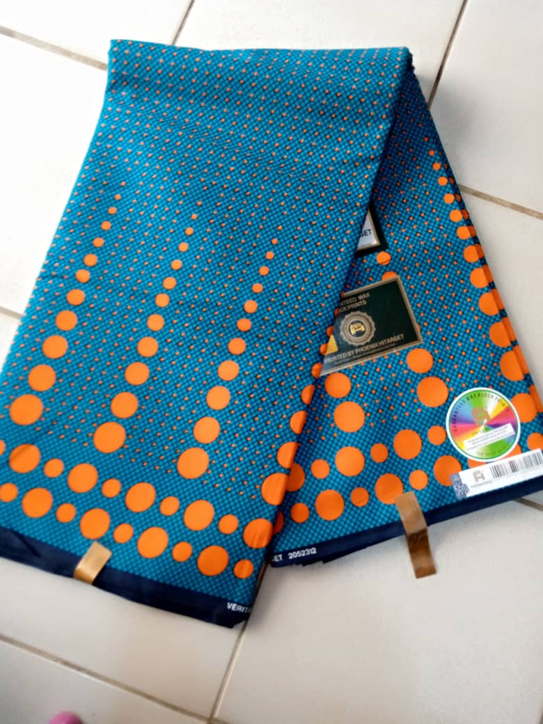 Pagne hitarget orange et bleu ciel dominant