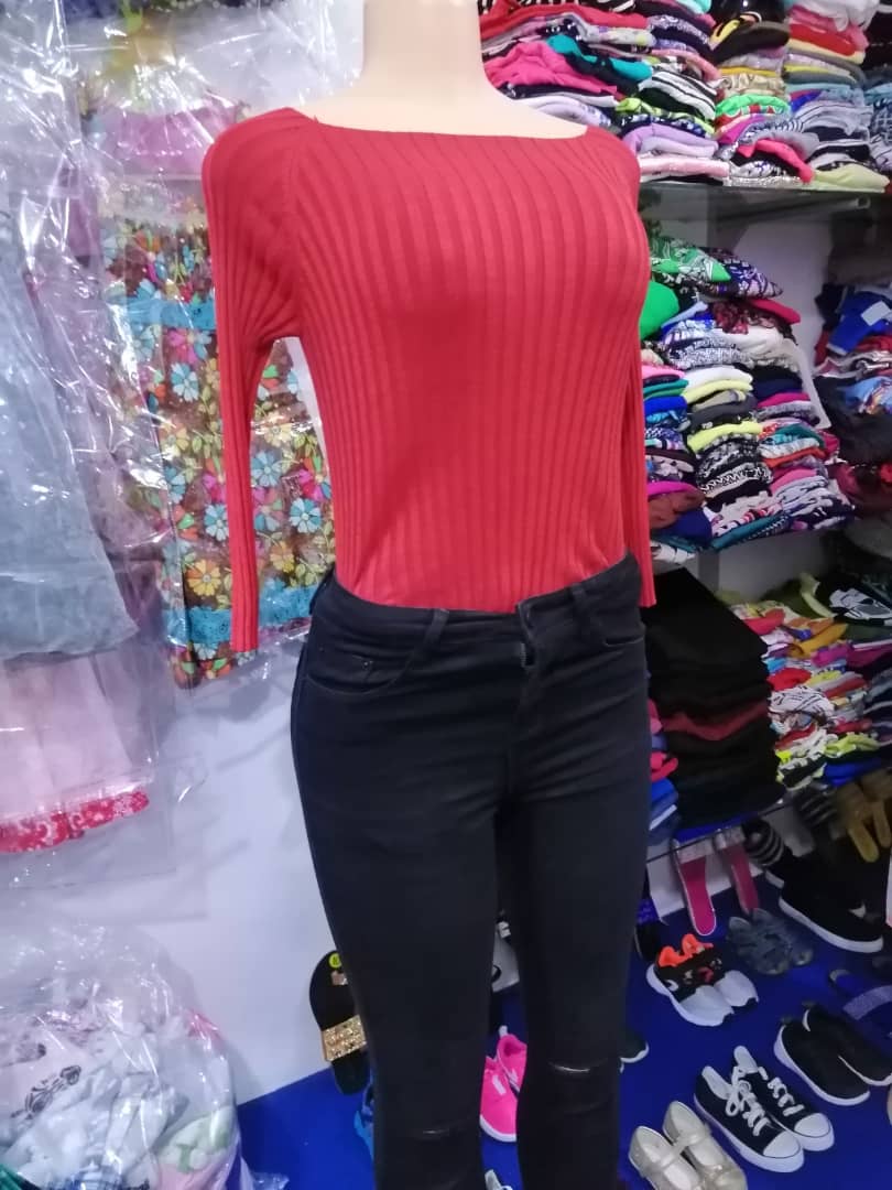 Pantalon et haut noir rouge