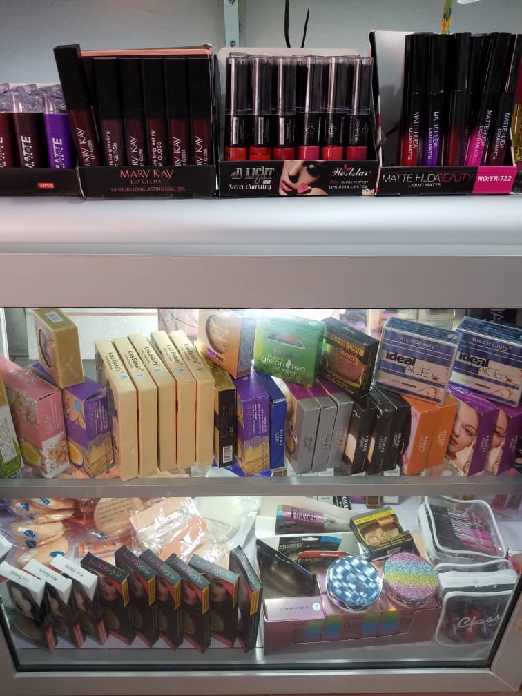 Produits de Make up et rouges à lèvres