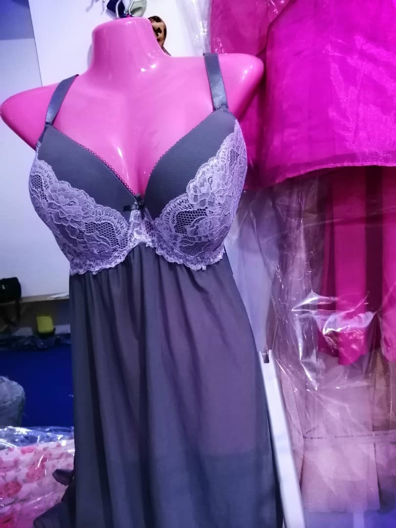 Robe de nuit couleur gris