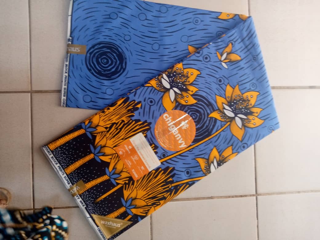 Pagne chiganvi fleuri bleu et jaune