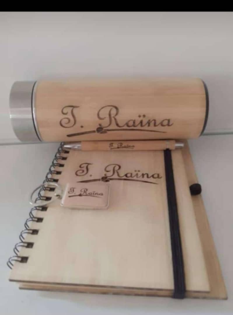 Gourde + Bloc note+ Bic + Porte clé Personnalisé en bois