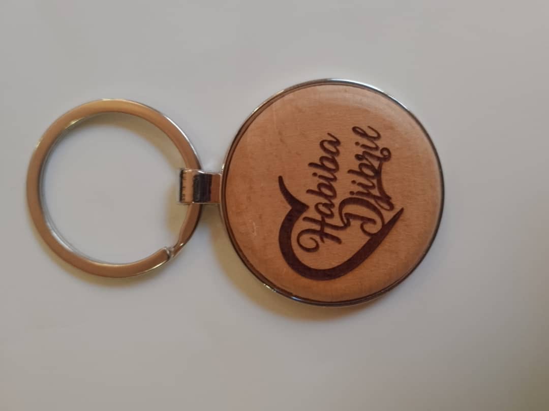 Porte clé ronde de nom personnalisé en bois