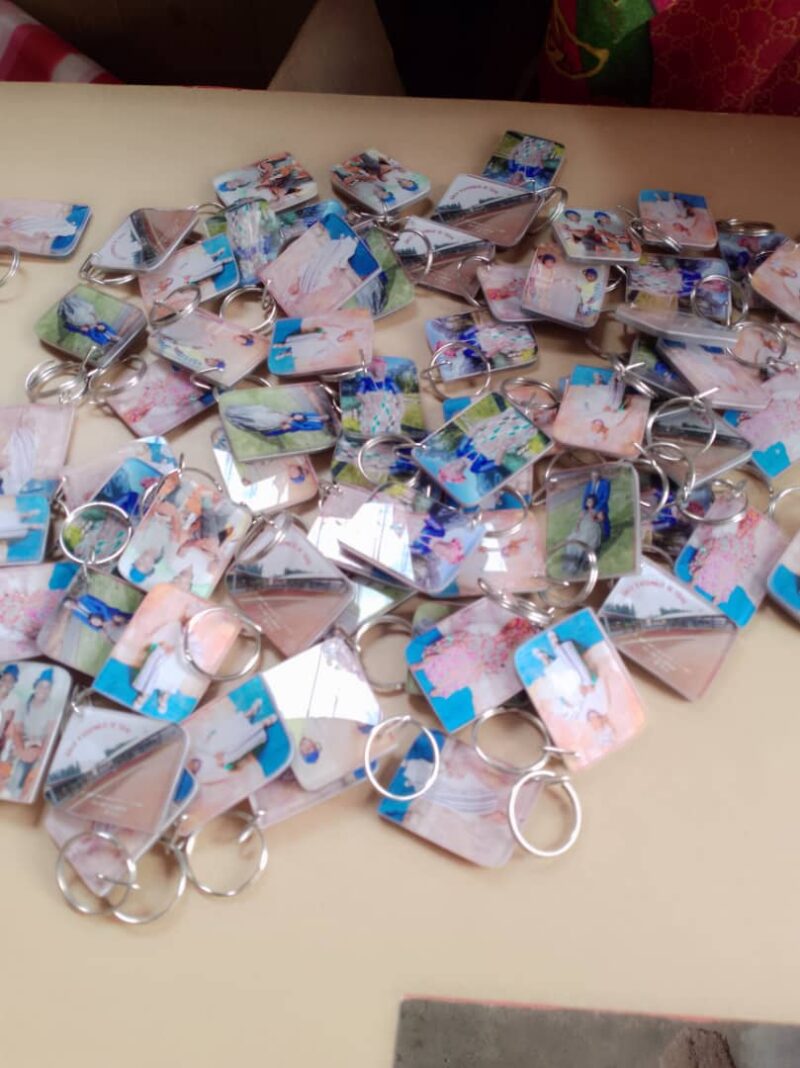 Porte clé différent design avec photo, Logo, adresse, contact