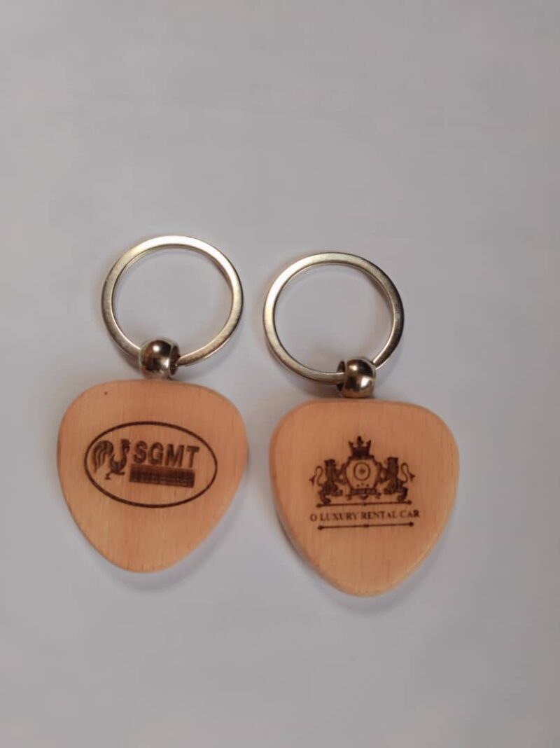 Porte clé en bois personnalisée avec prénom, mots, Logo, design de votre choix