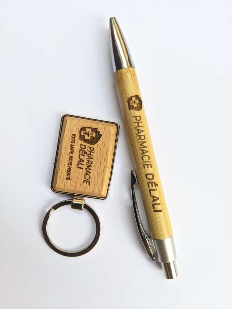 Bic + porte clé personnalisés en bois