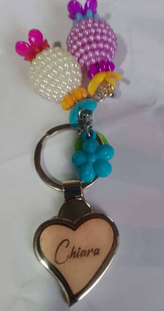 Porte clé en love personnalisé en bois et perle