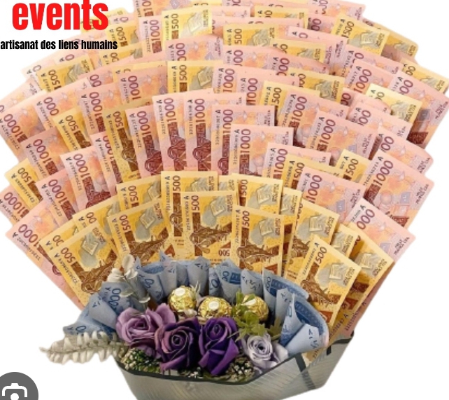 Bouquet d'argent avec billet de 500F, 1000F, et 2000F