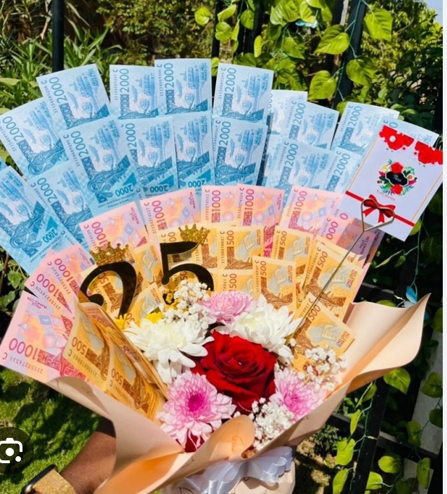 Bouquet d'argent avec billet de 2000F, 1000F et 500F