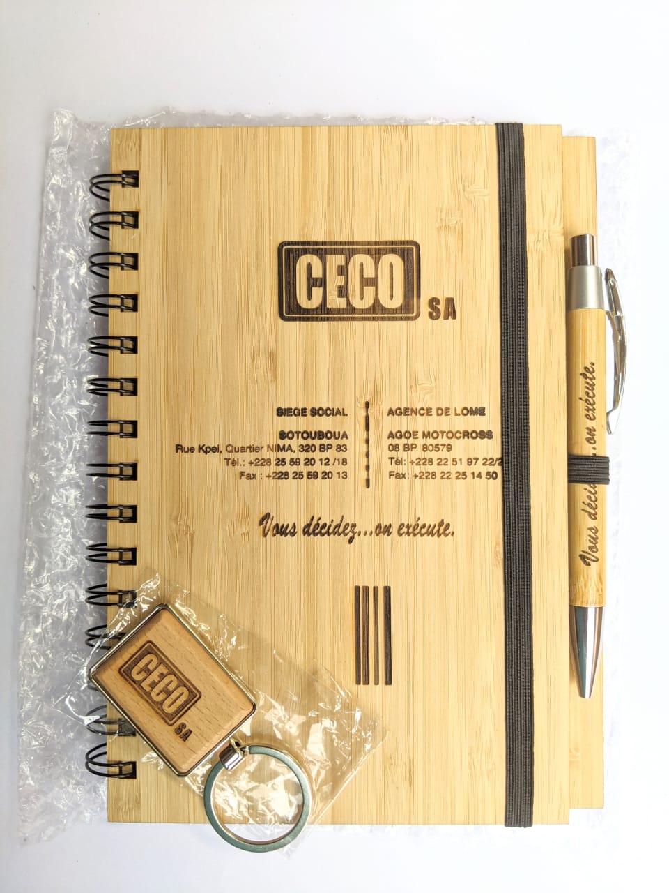 BLOC NOTE + BIC + PORTE CLE PERSONNALISES EN BOIS – Image 2