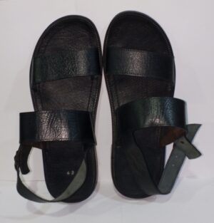 SANDALE EN CUIR NOIR AVEC LANIERE