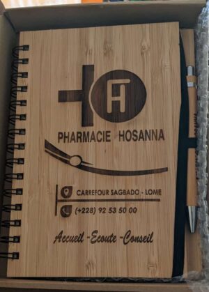 BLOC NOTE + BIC + PORTE CLE PERSONNALISES EN BOIS
