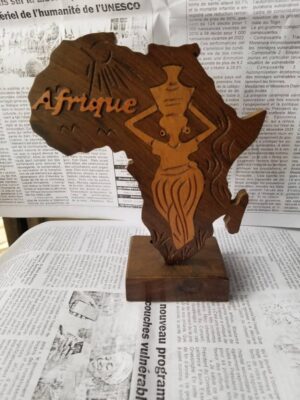 STATUETTE SCULPTE EN BOIS FORME AFRIQUE