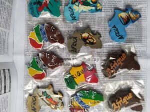 MAGNET EN BOIS FORME AFRIQUE