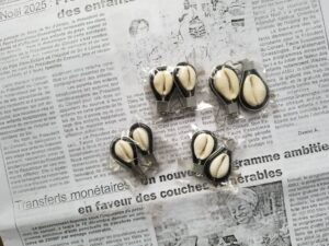 BOUCLES D'OREILLES EN CAURIS