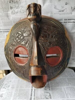MASQUE AFRICAIN DECORATIF SCULPTE EN BOIS