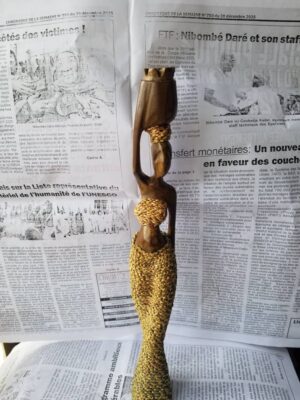 STATUETTE FEMME AFRICAINE SCULPTE EN BOIS DECORE