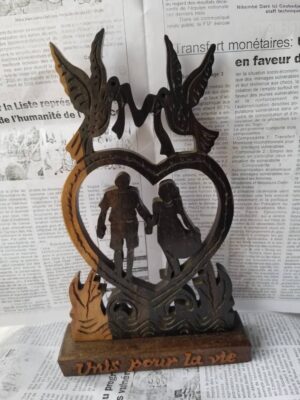 STATUETTE SCULPTE EN BOIS COUPLE