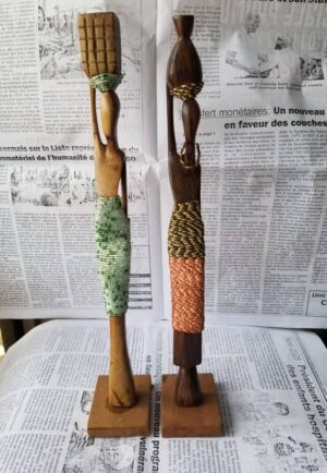 STATUETTES EN BOIS DE STYLE AFRICAIN TRADITIONNEL