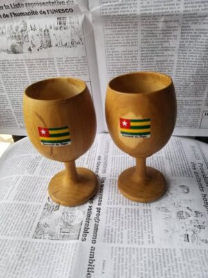 VERRES A VIN EN BOIS AVEC LE DRAPEAU DU TOGO