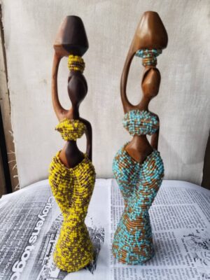 STATUETTE EN BOIS DE FEMMES PORTEUSES